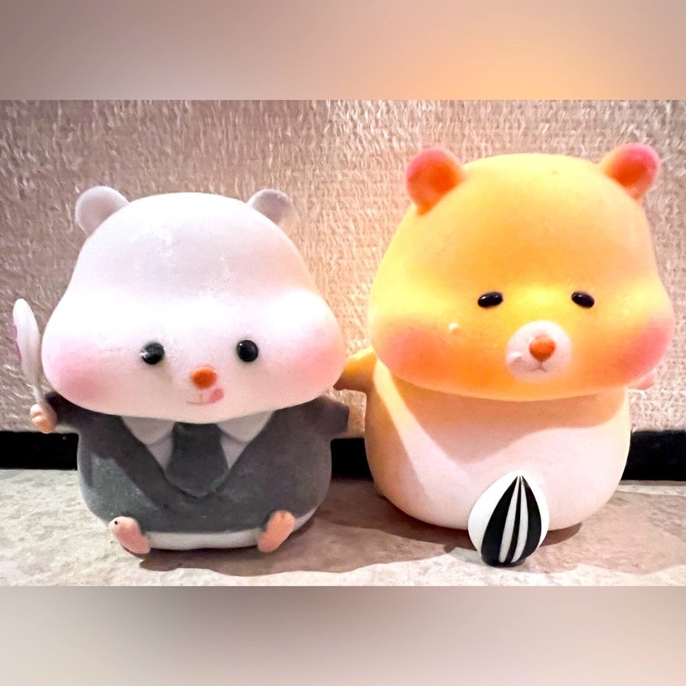 ❤️White and Tan Hamster Figurines